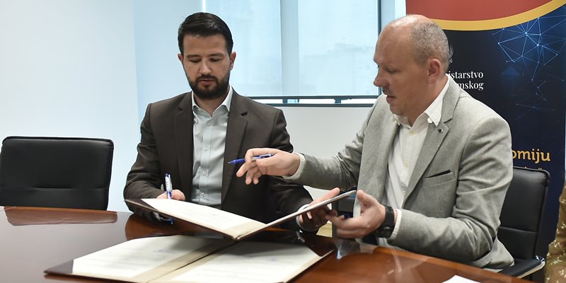 Signing the Memorandum