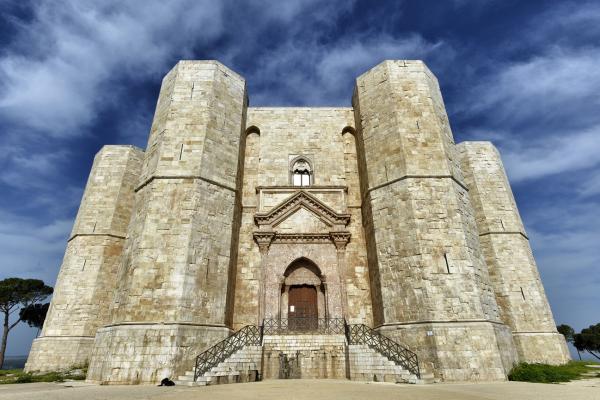 Castel del Monte, Italy (photo by: Franco Cappellari)