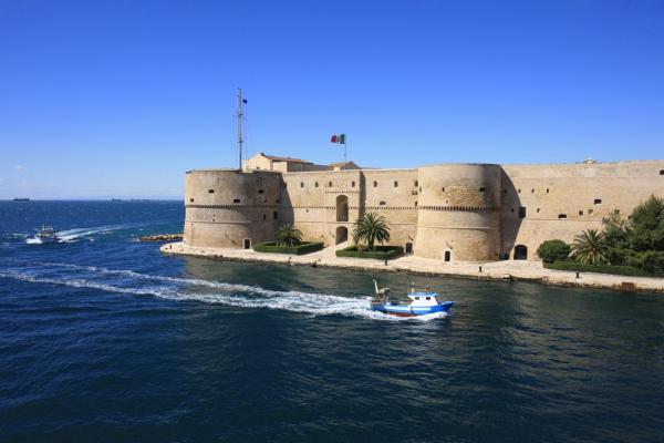 Castello Aragonese (Taranto), Italy (Photo by: Carlos Solito)