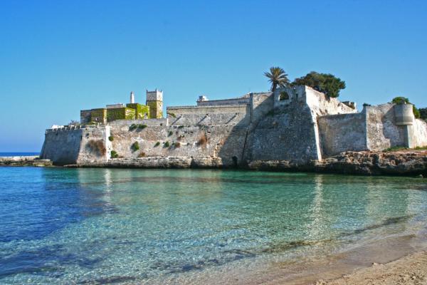 Castle of St. Stephen (Monopoli), Italy (Photo by: Archivo Pugliapromozoine)