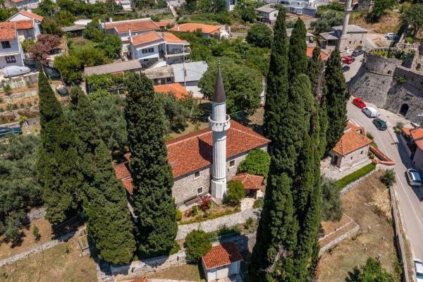Omerbasic mosque, Old Town Bar